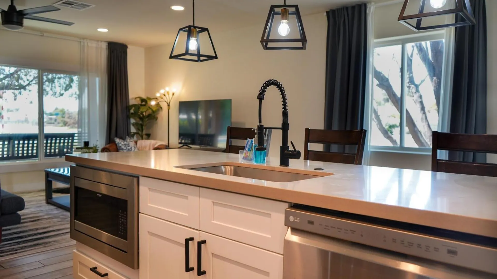Medlock Stays - Your Top Phoenix Home Stay! 民宿