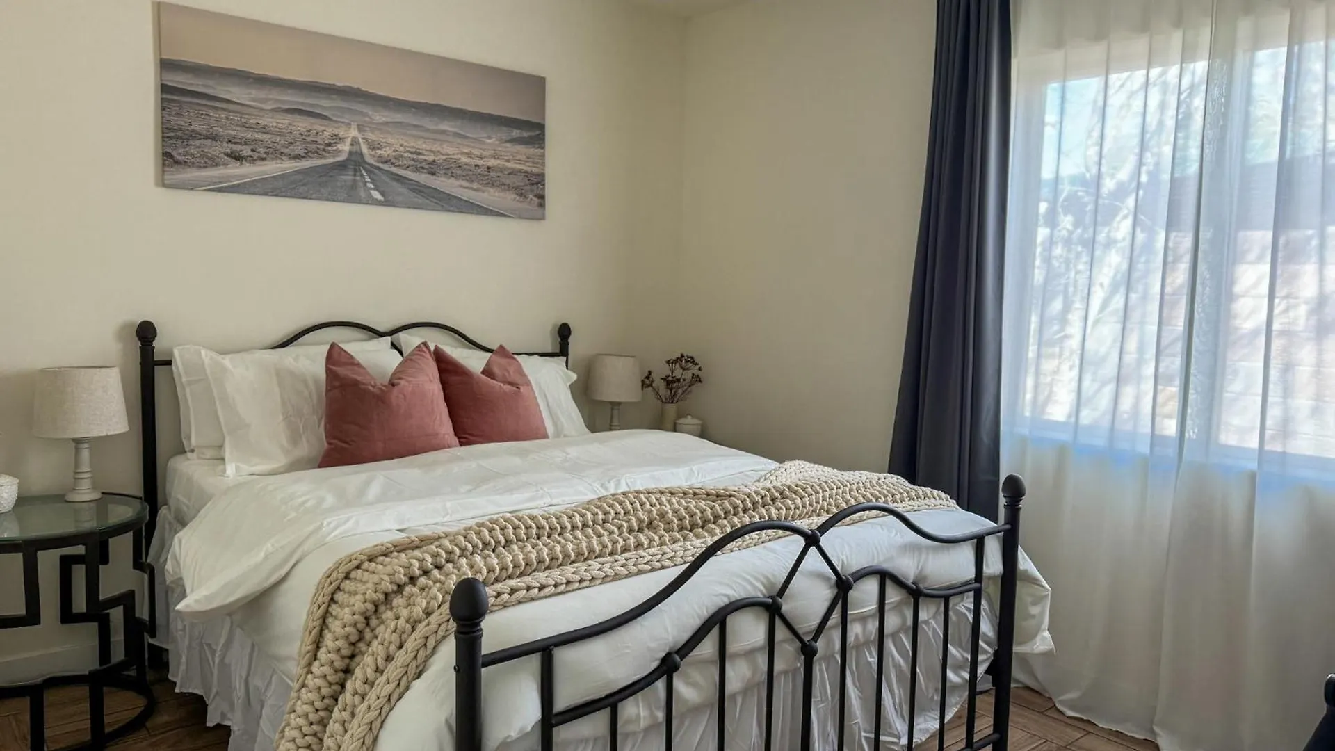 Medlock Stays - Your Top Phoenix Home Stay! 0*,